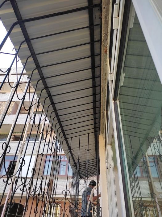 Установка козырьки над окнами