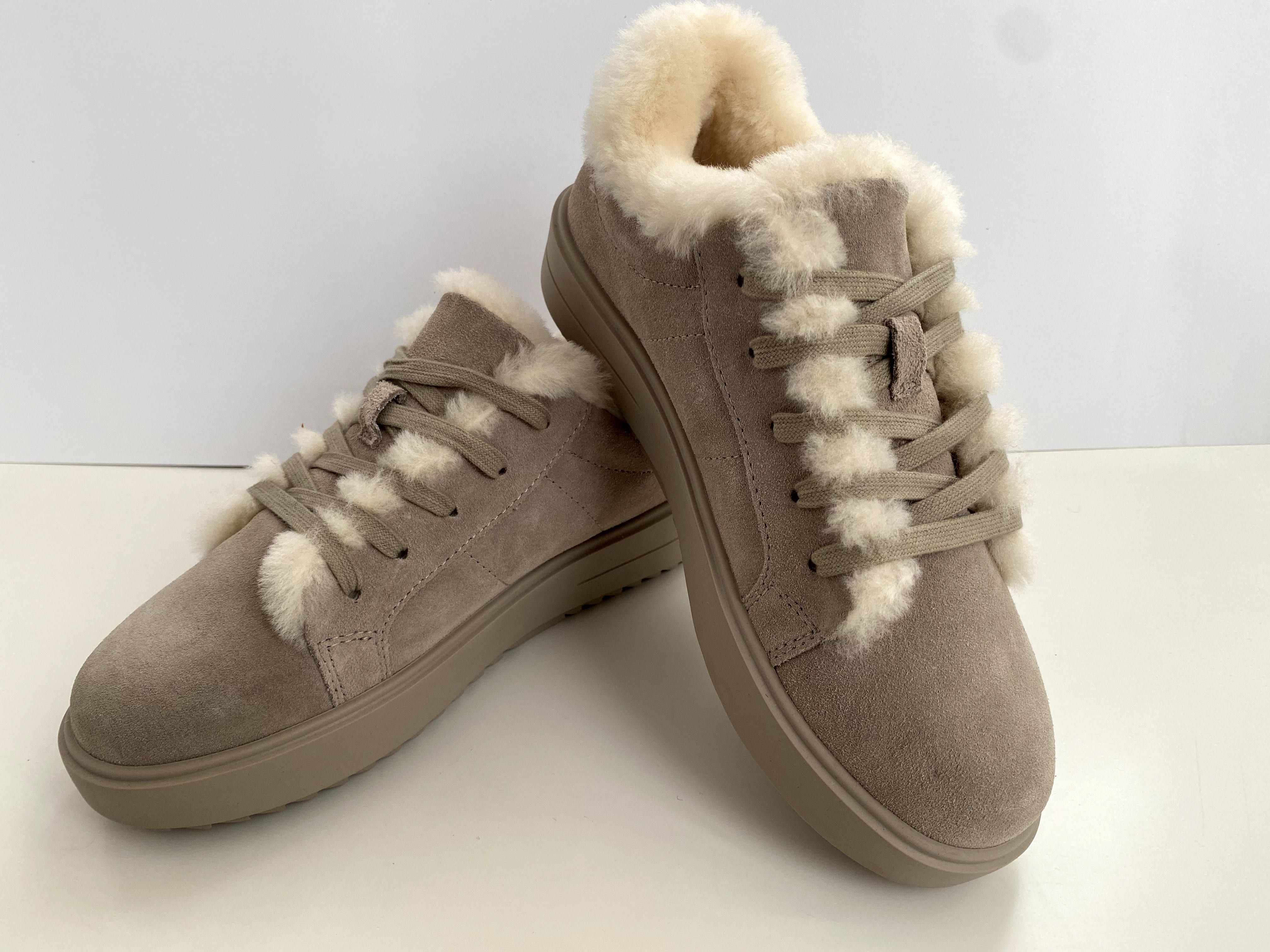 Pantofi noi, 38,piele intoarsa cu blana stil UGG, brand “Si Barcelona”