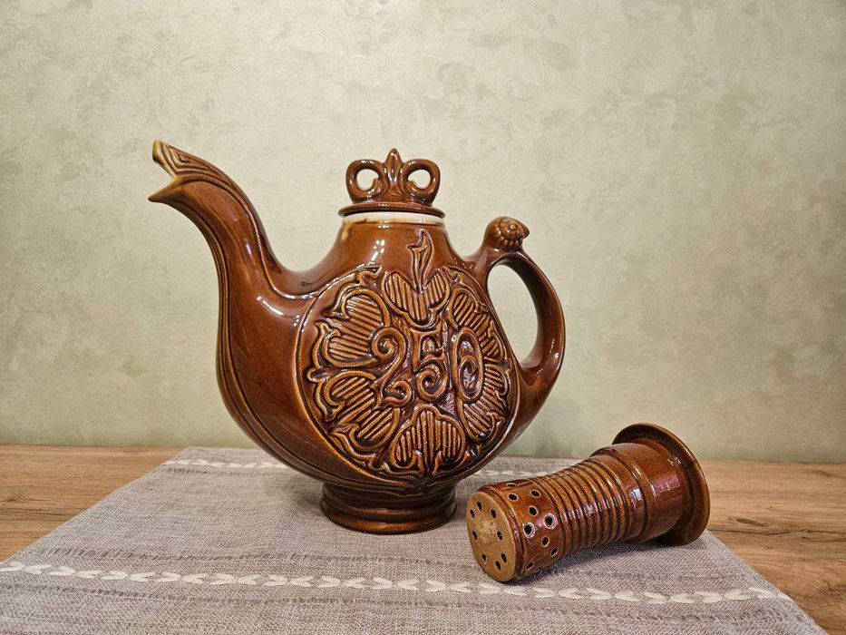 Керамический чайник с заварником (СССР)