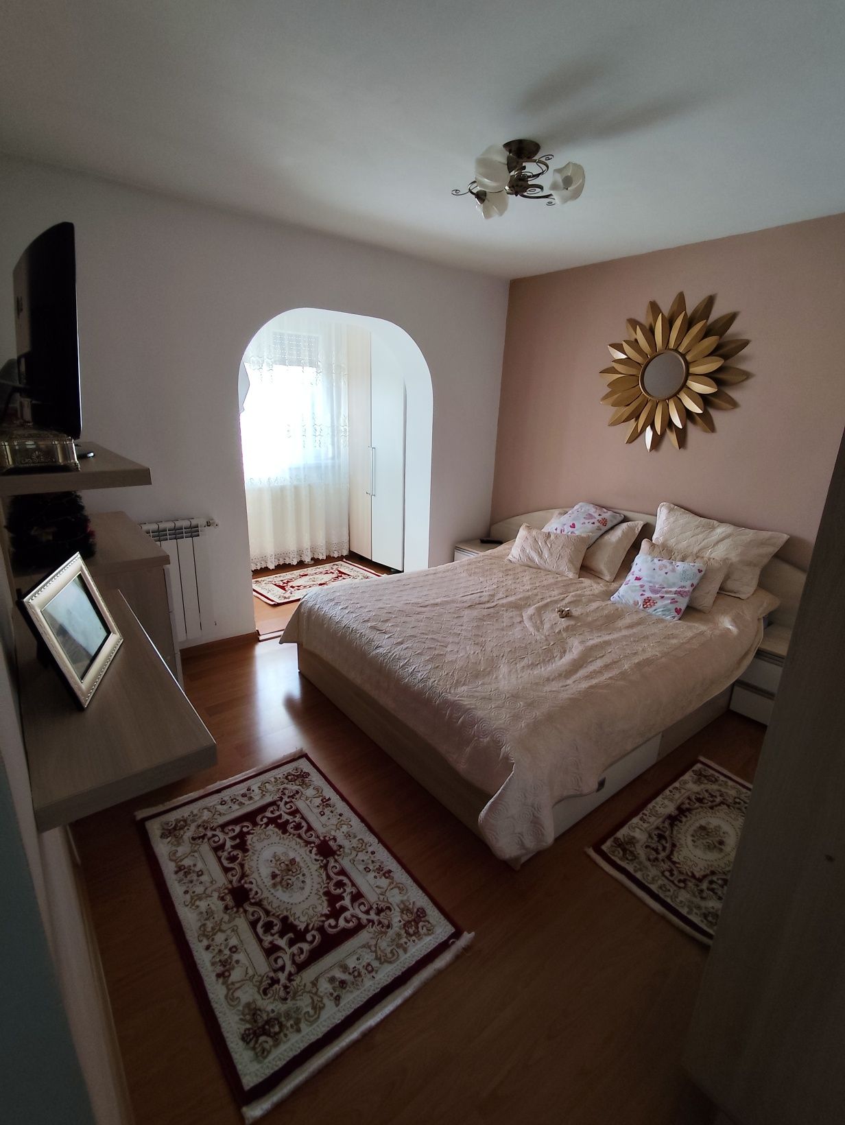 Apartament de vânzare cu 3 camere decomandat