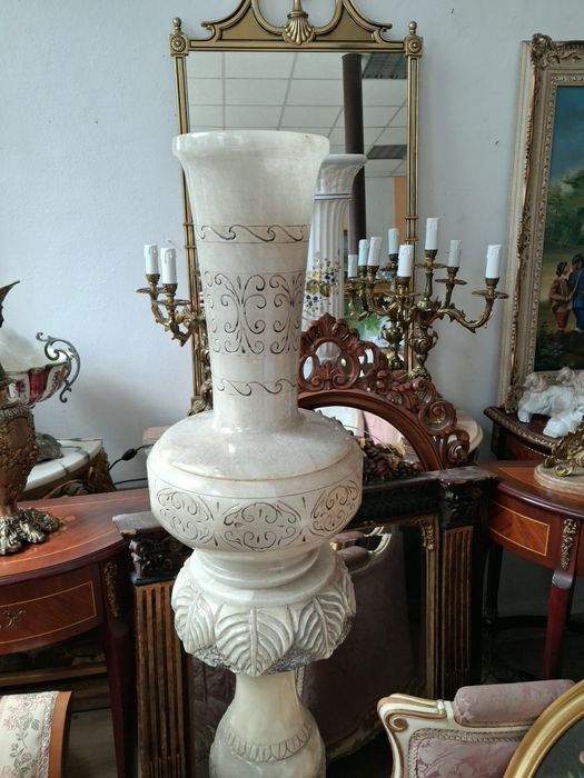 Ваза  с пиедестал