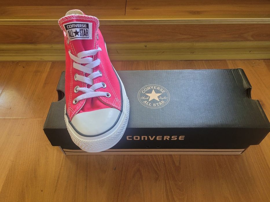 Pereche de converse roz in calitate optima