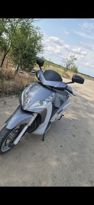 Vând Peugeot 250cc
