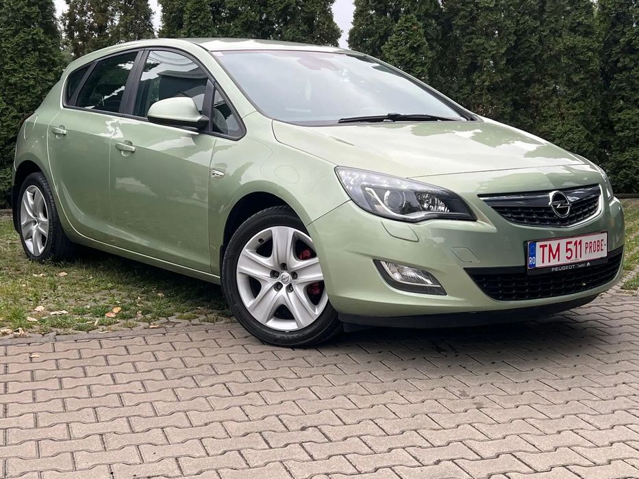 Opel Astra OPEL ASTRA J Cosmo 2011,euro 5,175608 km,carte service,unic proprietar