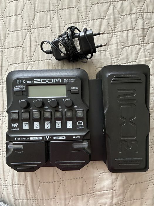 ZOOM G1X FOUR Procesor Multi Efecte