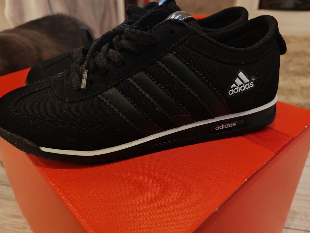 Vand adidasi adidas