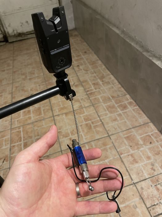 Vând Rod Pod Caperlan pentru 3 lansete + 2 avertizori Xtrem 100