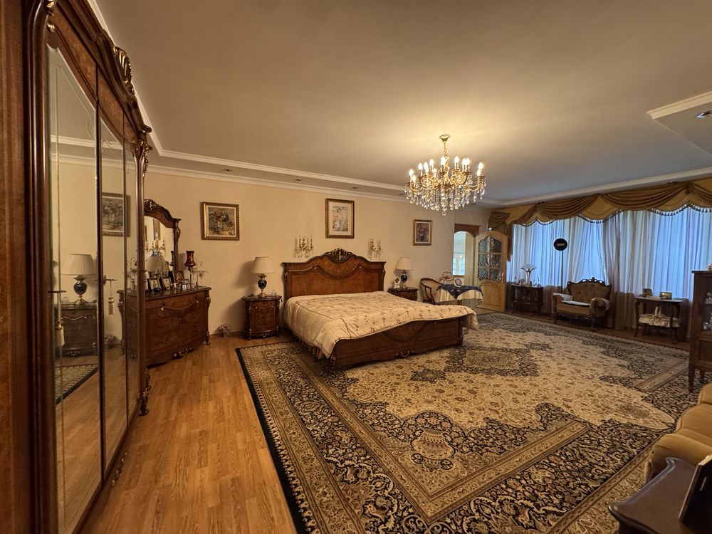Продается Евродом 6,5 соток 5 комнат сауна, бассейн. В самом центре
