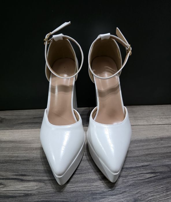 Pantofi stiletto cu platformă