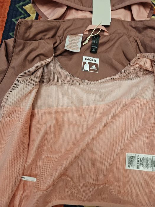 Ново яке Адидас 5-6 год.