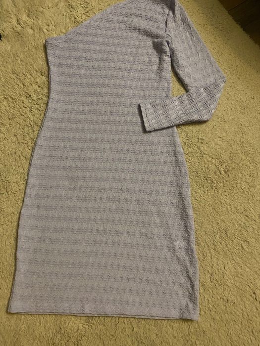 Дамска парти рокля с един дълъг ръкав, размер М