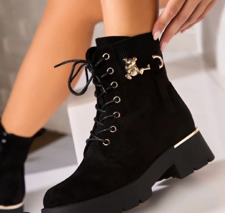 Vând urgent ghetuțe