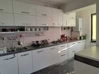 Vand apartament 2 camere cu garaj , Tg. Mures, str. Voinicenilor