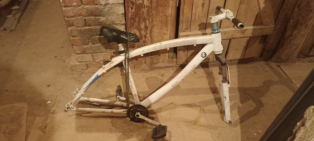 Продам раму велосипеда на запчасти