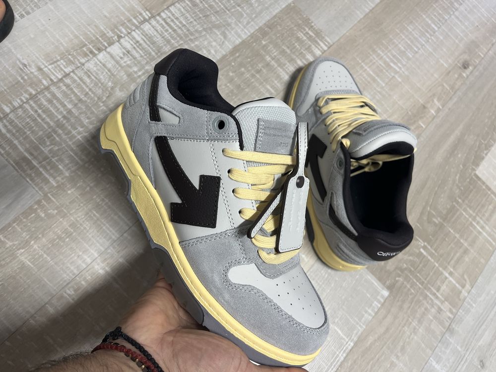 Off white out of office size 42