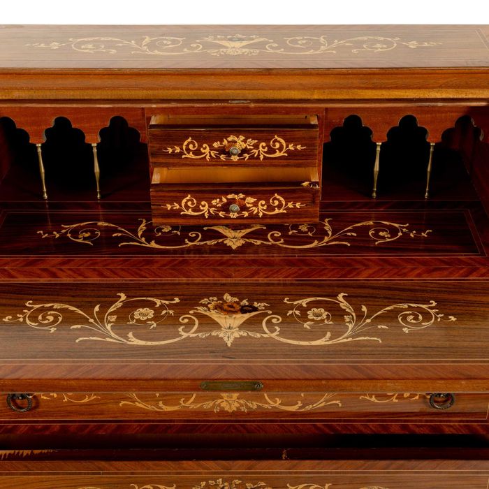 Secretaire în stil Neo-Baroc, ornat cu ghirlande florale intarsiate