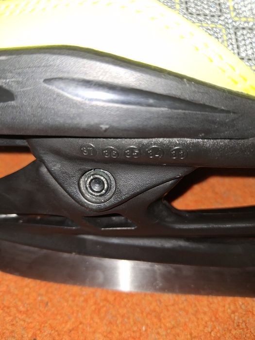 Patine reglabile 33-37