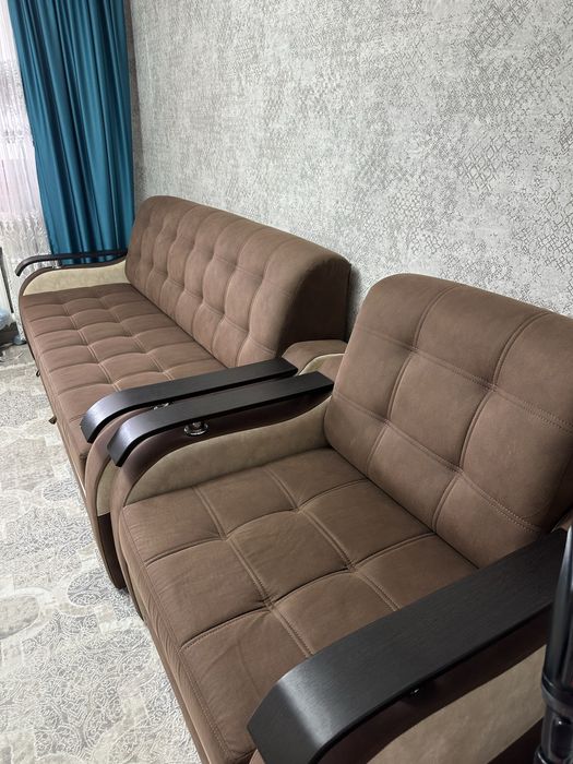 Диван мягкой удобный, обивка ткань. Почти новый брала год назад