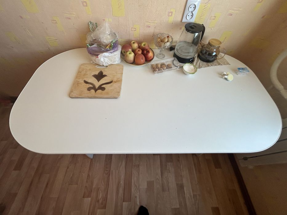Кухонный стол, белый