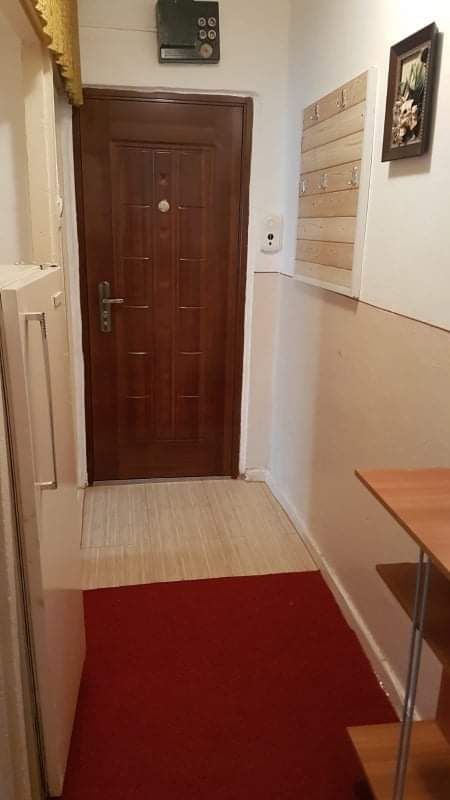 Vand apartament 2 camere, semidecomandat, zona Centrala