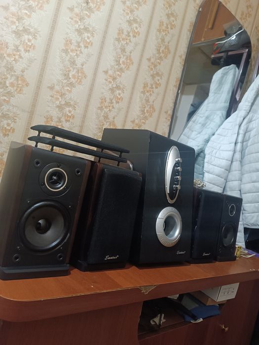 Продаю буфер Emater 5X1 мошьный 100watt састояние харошое.