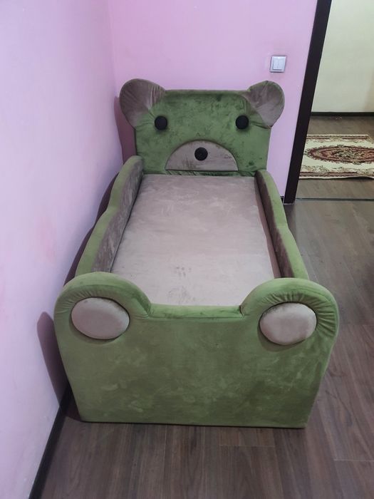 Detski divan sotiladi