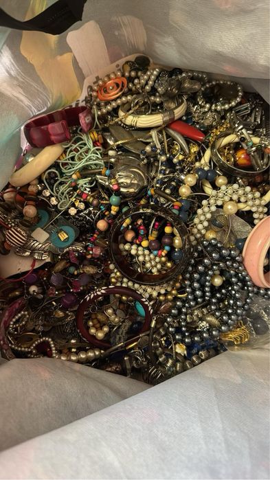 Vand lot bijuterii vintage in stare foarte buna