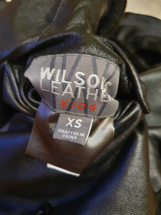 Haina cu doua fete blanita si piele fete vârsta 3-4 ani