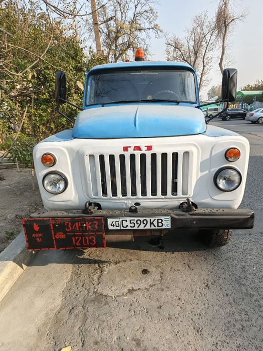 Бинзавоз сотилади мотор каробка яхши балонлари  80%90 йил 1990