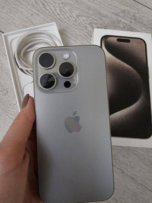 Vând iPhone 15Pro 1TB Natural Titanium