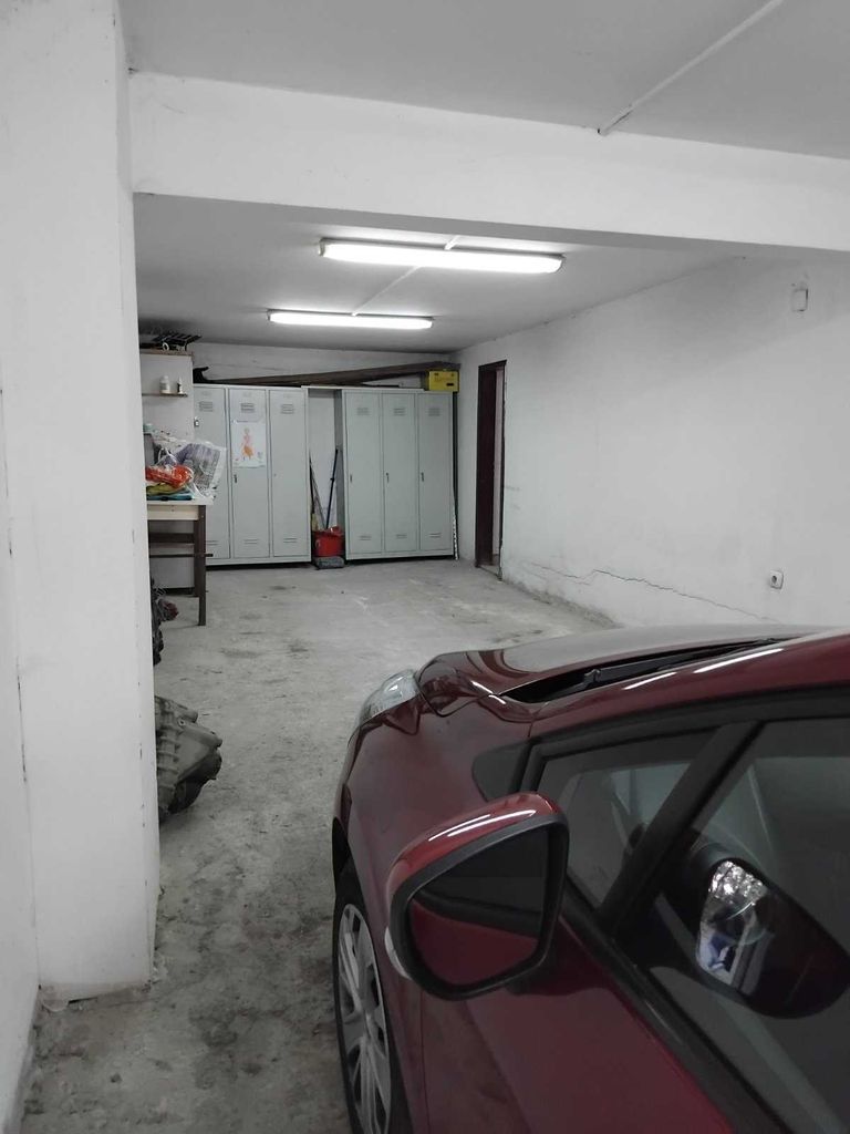 Дава се под наем Гараж / Паркомясто в София, Света Троица - 50 кв.м за 250 € - Снимка #1
