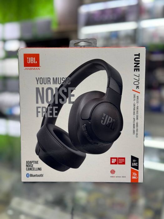 JBL Tune 770NC.