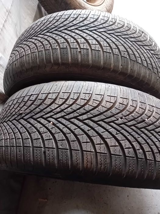 Vând 2 cauciucuri 215 55 16