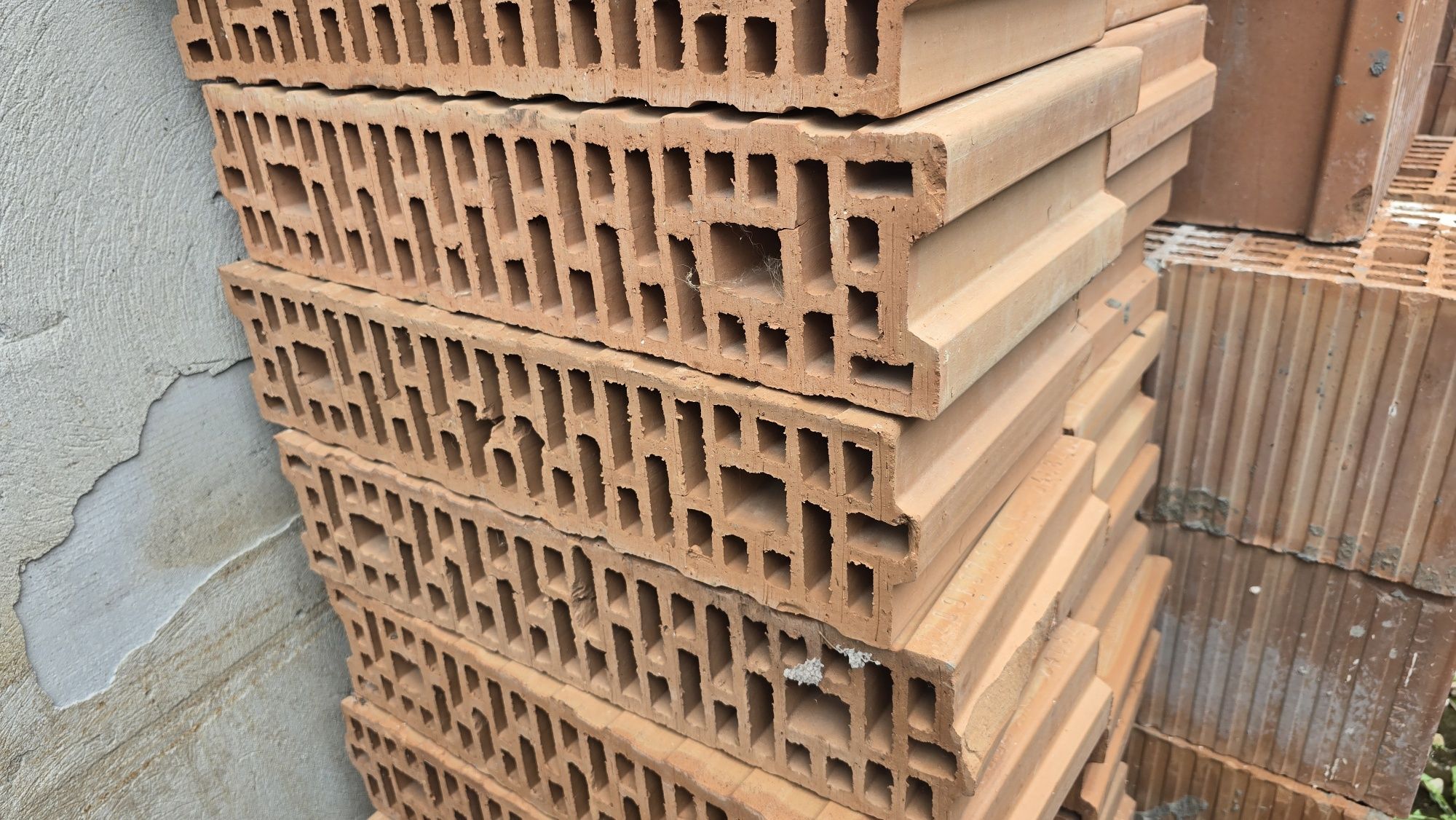 Cărămidă  porotherm de 25 robust
