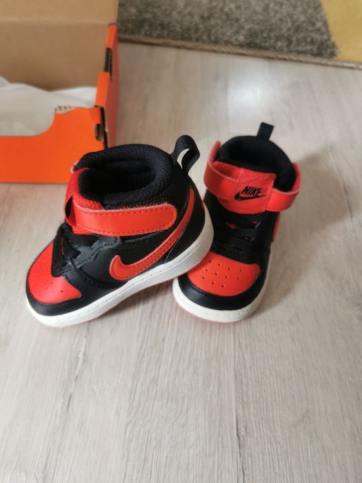 Маратонки са чисто нови Nike