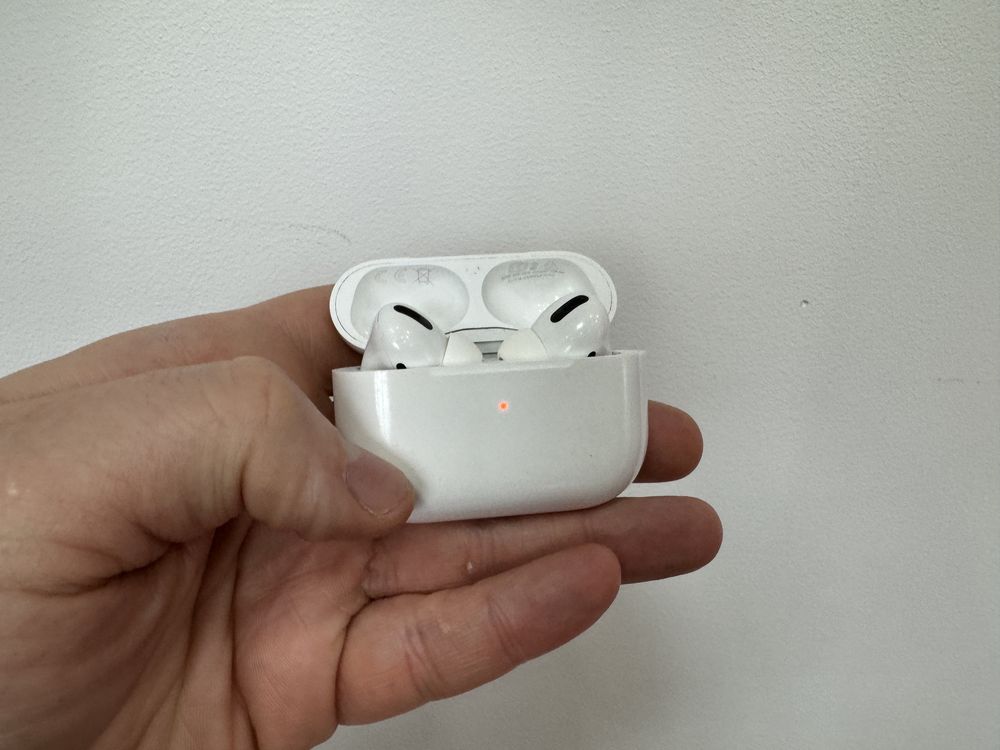 AirPods Pro, generatia 1