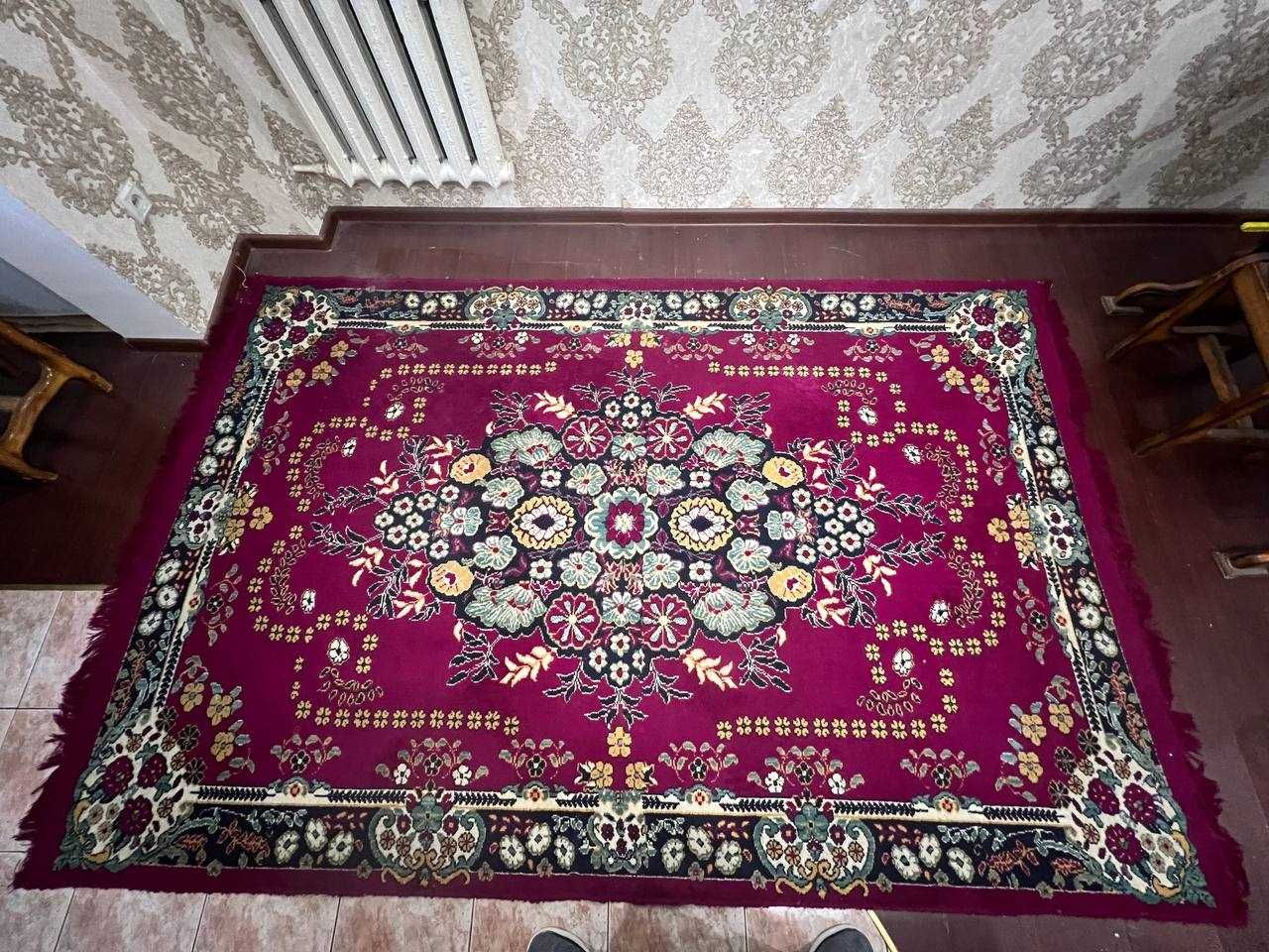 Ковёр в хорошем состоянии