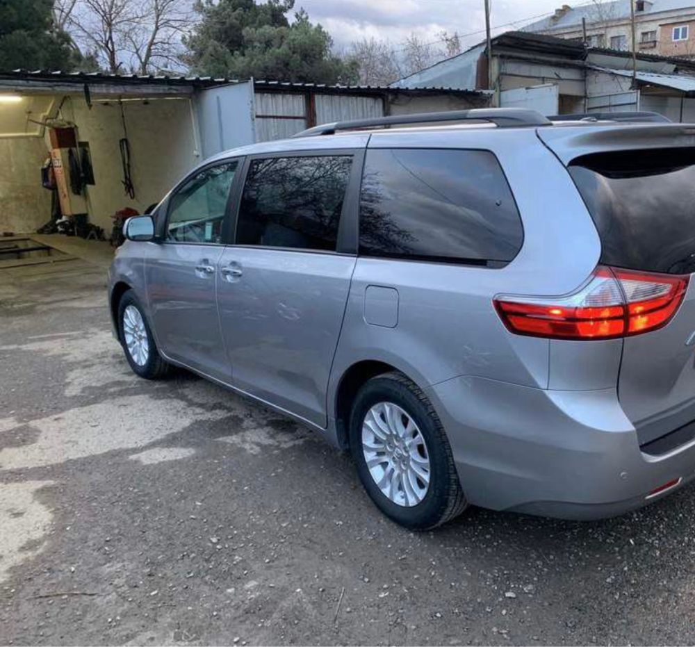 Toyota Sienna 2016