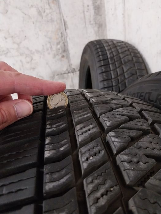 Гуми KUMHO зимни 225 60 17.