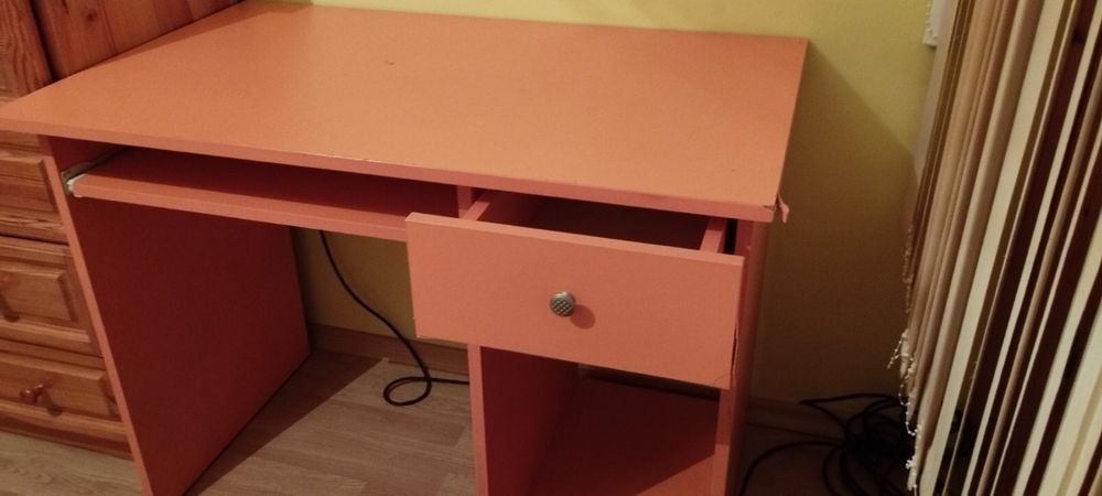 Бюро от  естественно дърво