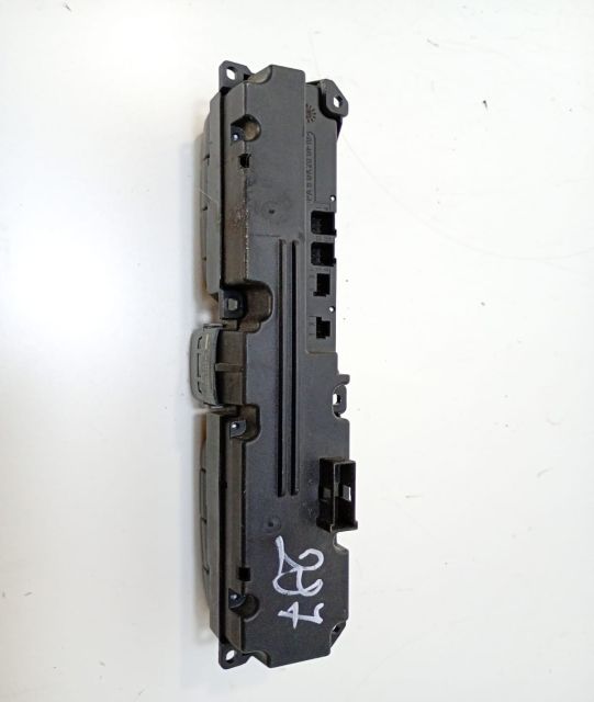 Ansamblu butoane  Buton avarie 2038218258 Mercedes-Benz C-Class W203/