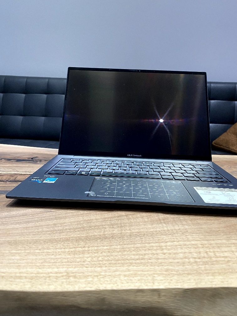 Asus zenbook 8gb ram 512 ssd 22sikl