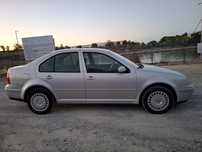 Volkswagen bora 1,6L benzina full options