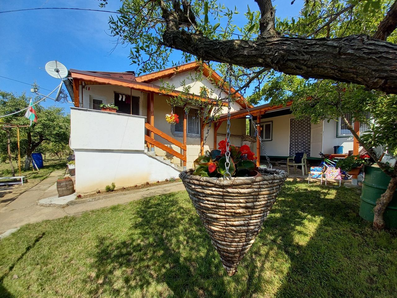 Продава се Къща в с. Осеново, Област Варна - 40 кв.м за 1950 €/кв.м - Снимка #1
