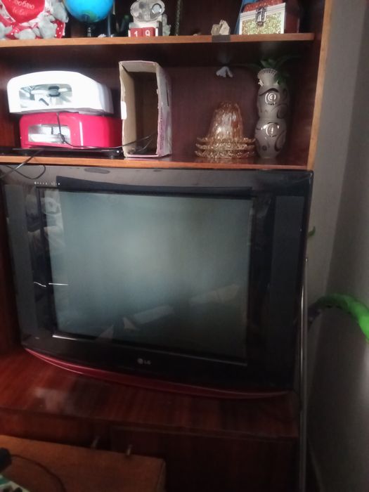 Отдам два телевизора СРОЧНО