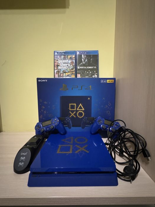 Playstation 4 Slim / 4 Days of Play Limited Edition