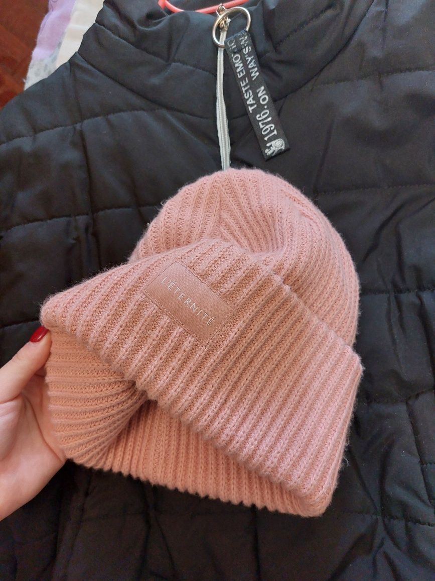 Зимна шапка с плетка