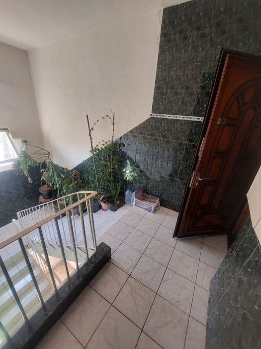 Tinchlik metro Gunchada Kivartira sotiladi