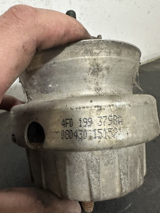 Tampon suport motor stanga Audi A6 C6  3.0 TDI 2.7 TDI 4F0199379 BPP