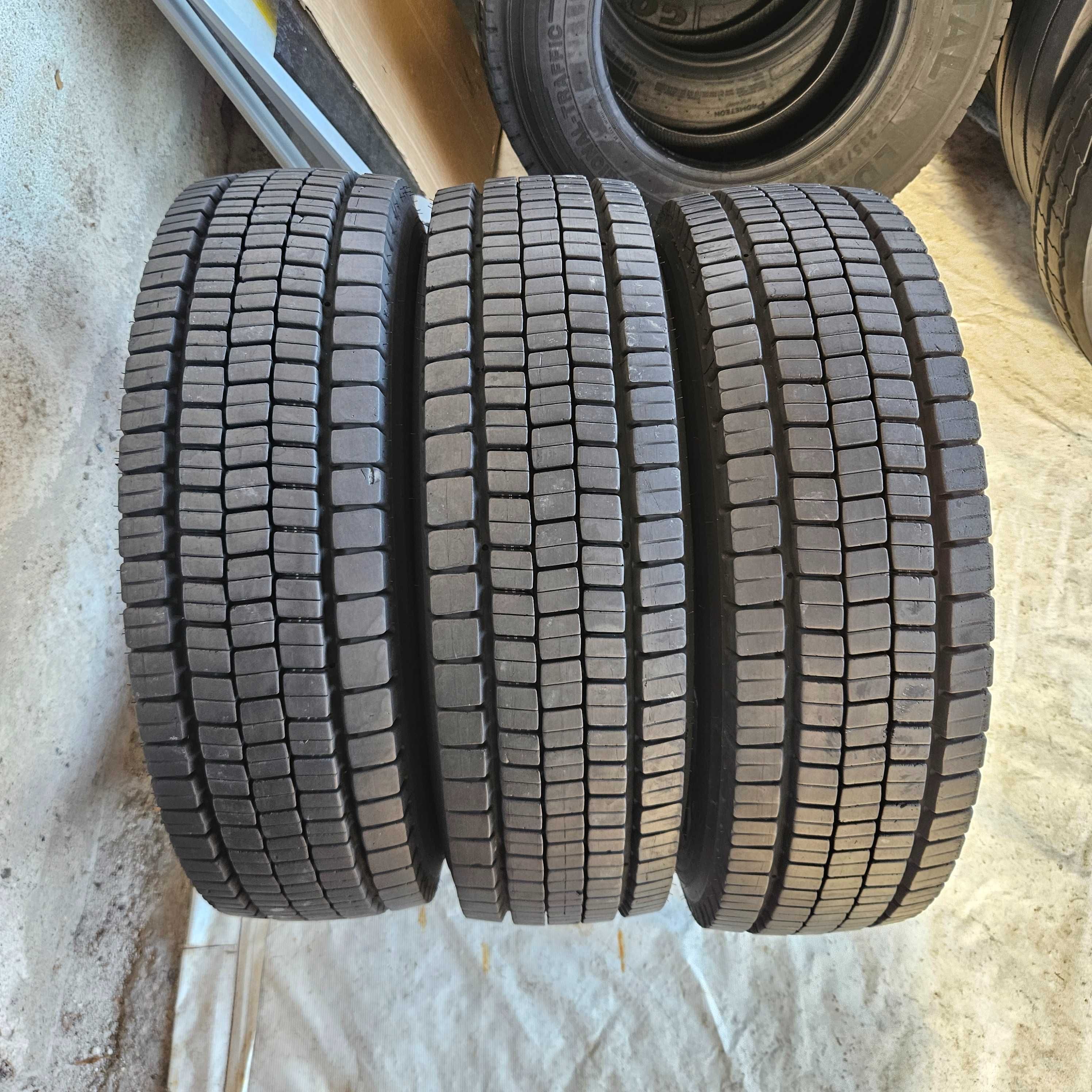Тежкотоварни гуми задна шарка 215/75R17.5 Dunlop SP444 126/124M M+S
